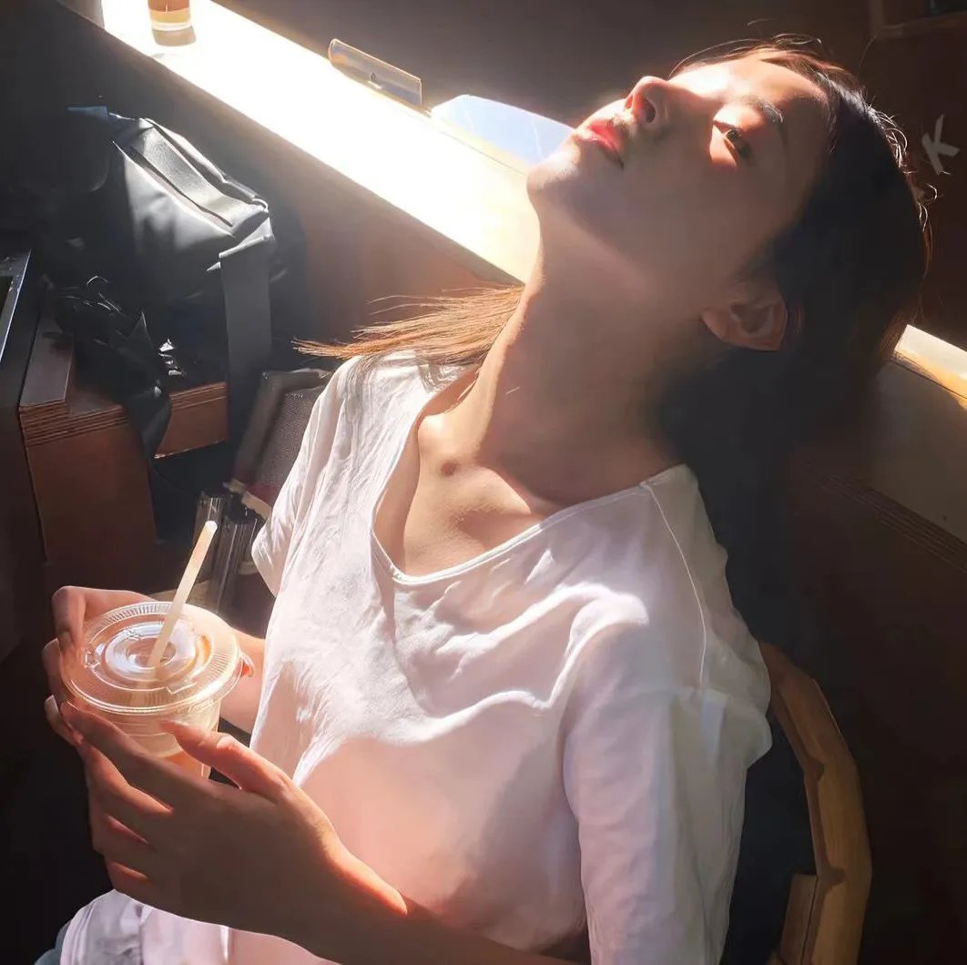 我跟闺蜜双穿后大搞基建